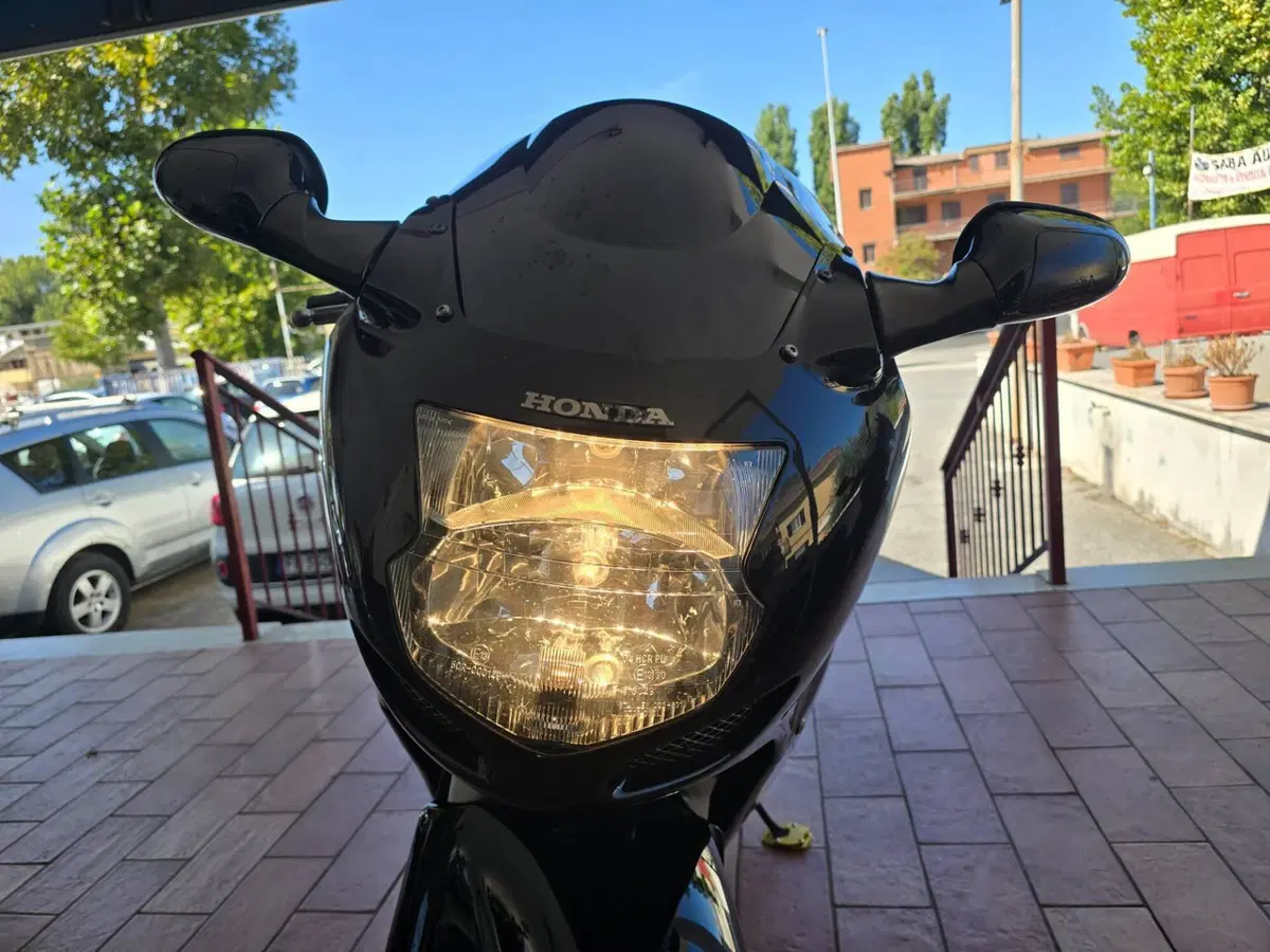 Honda CBR 1100 XX Superblackbird (1996 - 98) (6)