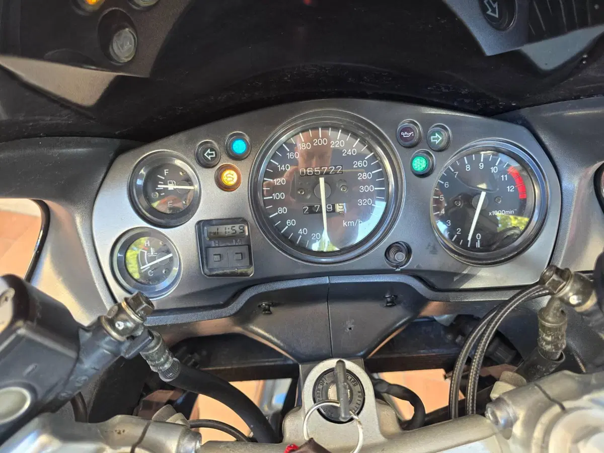 Honda CBR 1100 XX Superblackbird (1996 - 98) (10)
