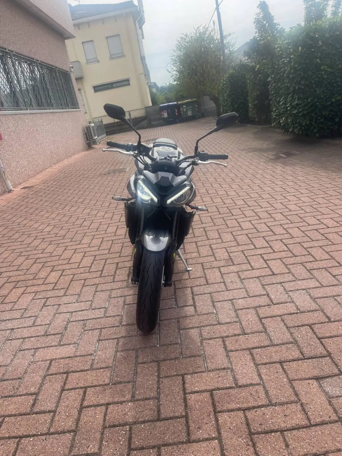Triumph Street Triple 765 R (2023 - 26) (2)