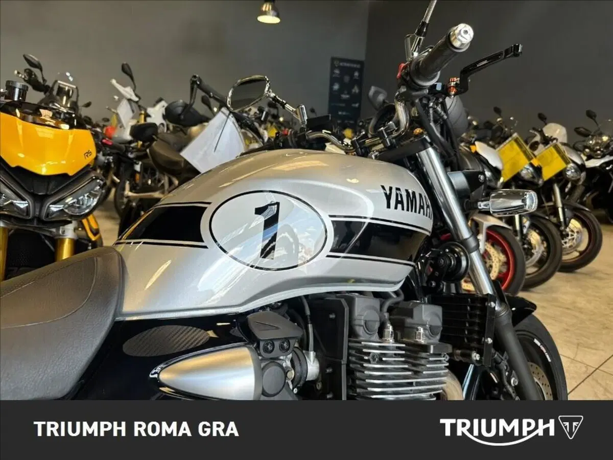 Yamaha XJR 1300 (2015 - 17) (13)