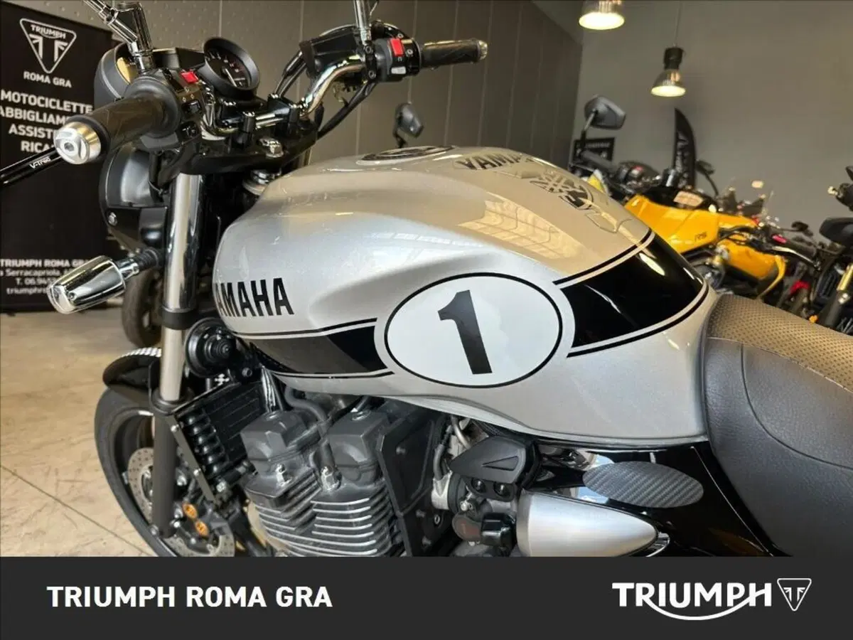 Yamaha XJR 1300 (2015 - 17) (14)