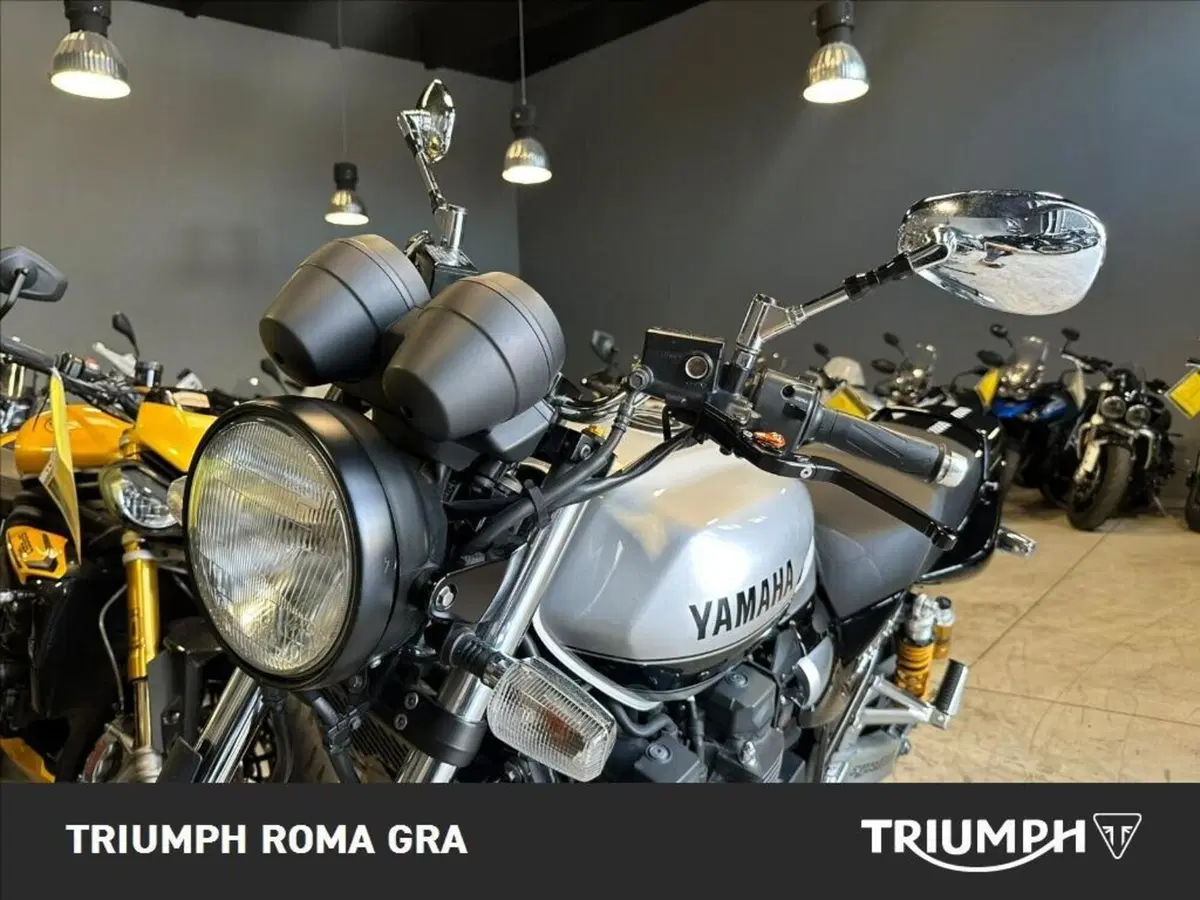Yamaha XJR 1300 (2015 - 17) (12)