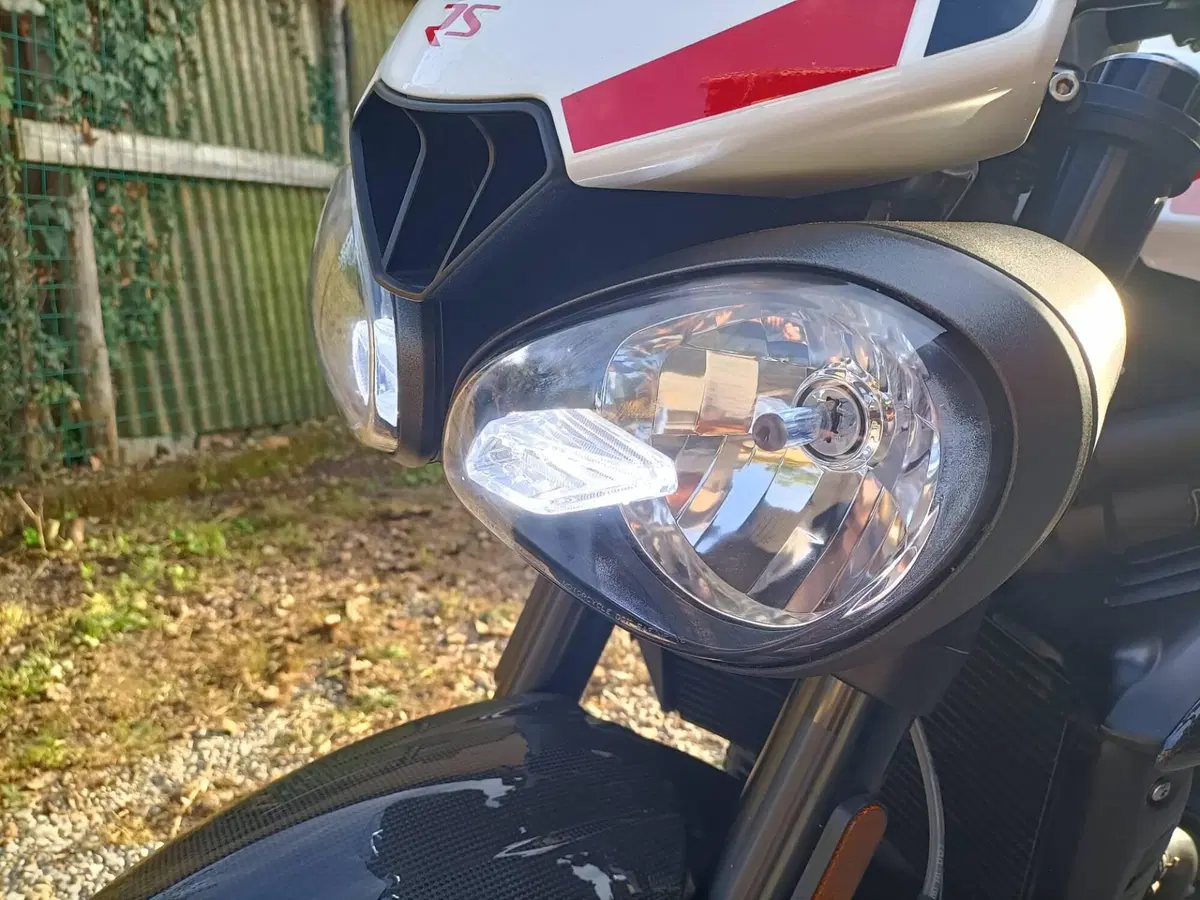Triumph Speed Triple 1050 RS (2018 - 20) (4)