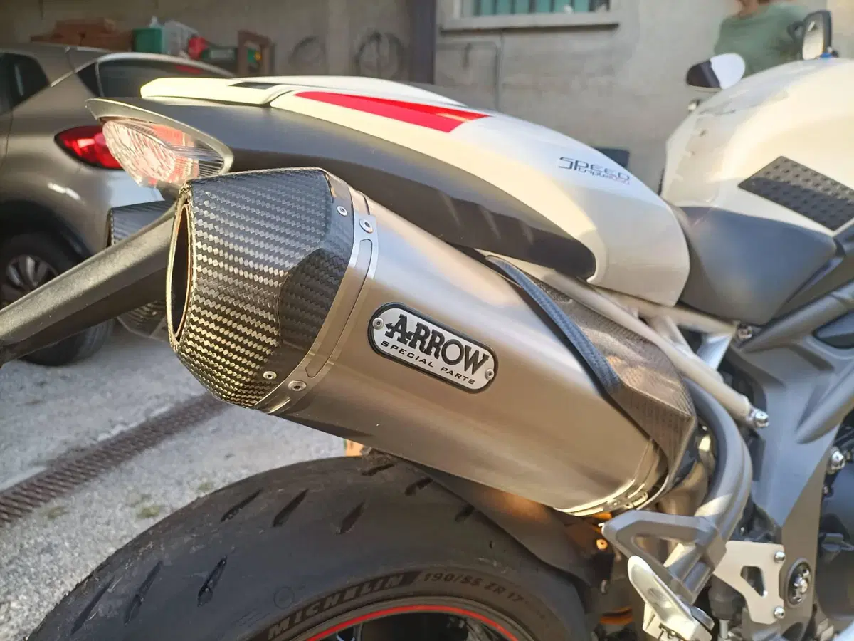 Triumph Speed Triple 1050 RS (2018 - 20) (12)