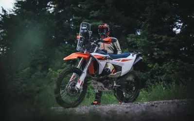 KTM 690 Rally 2027, ecco il prezzo per l'Italia