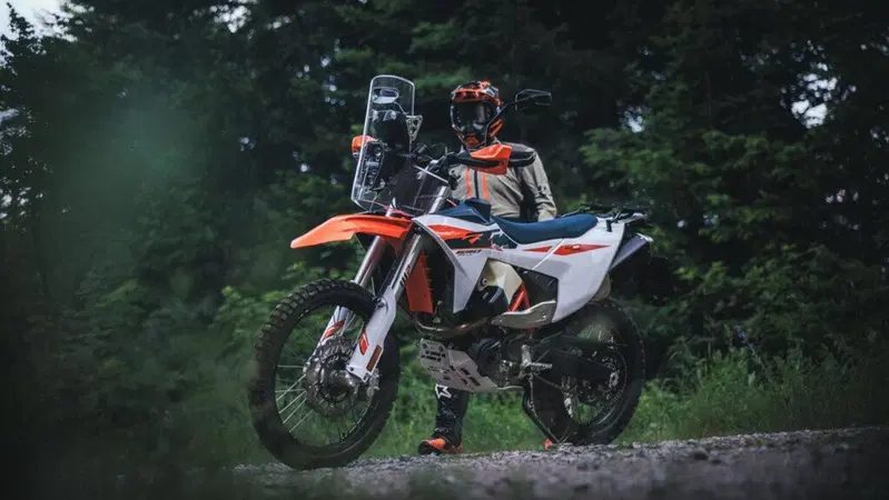 KTM 690 Rally 2027, ecco il prezzo per l'Italia