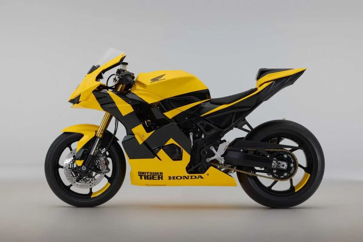 Onitsuka Tiger Honda Mid Sports Concept a Milano Fashion Week (3)