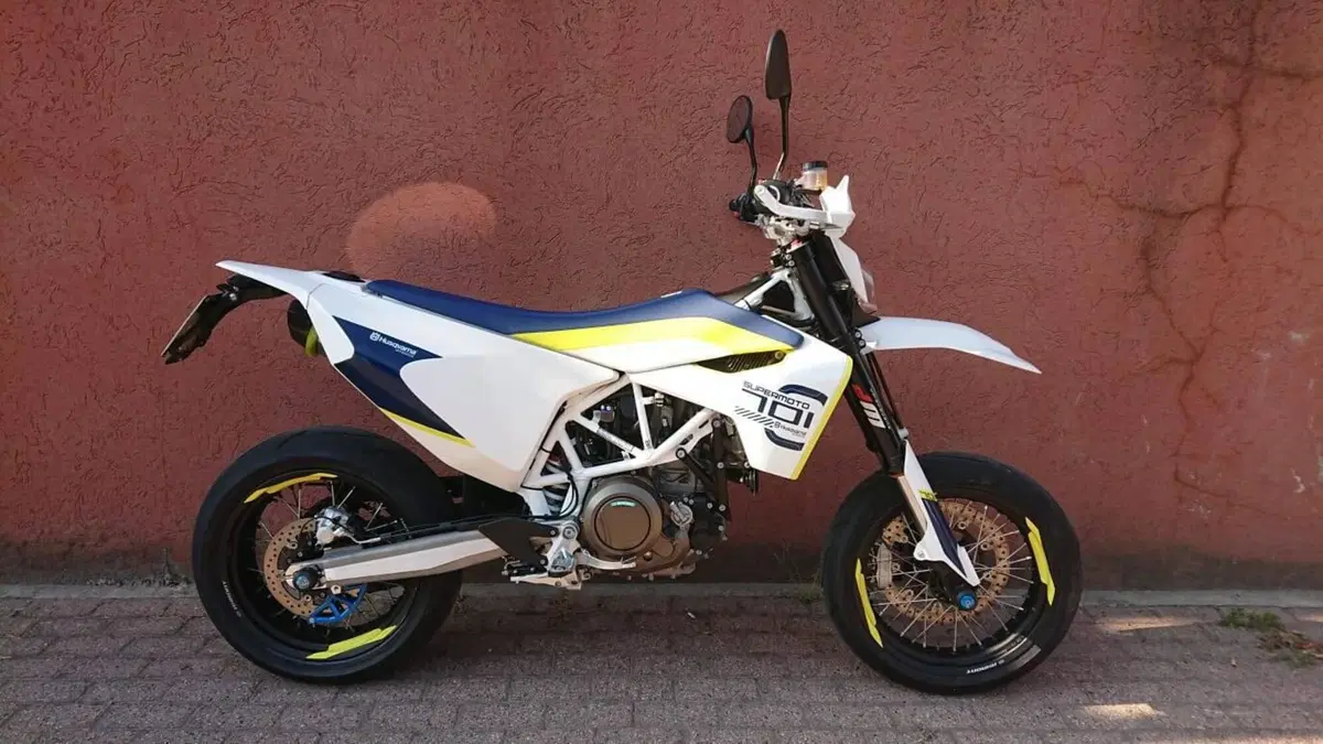 Husqvarna 701 Supermoto (2017 - 19) (2)