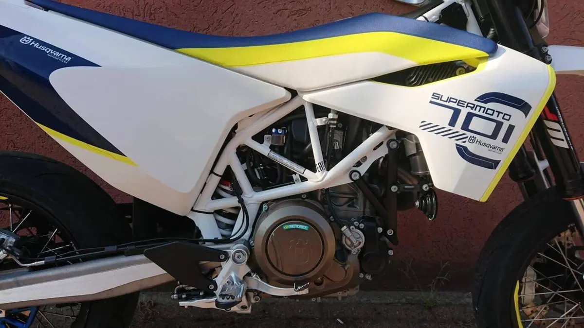 Husqvarna 701 Supermoto (2017 - 19) (3)