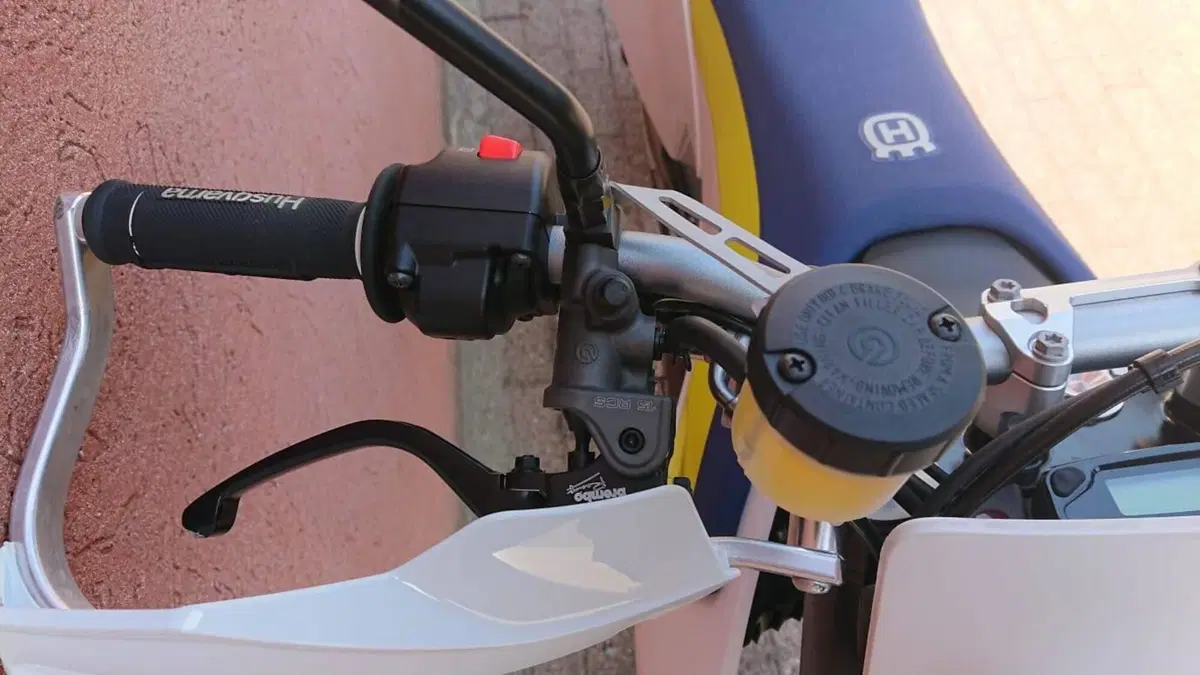 Husqvarna 701 Supermoto (2017 - 19) (4)