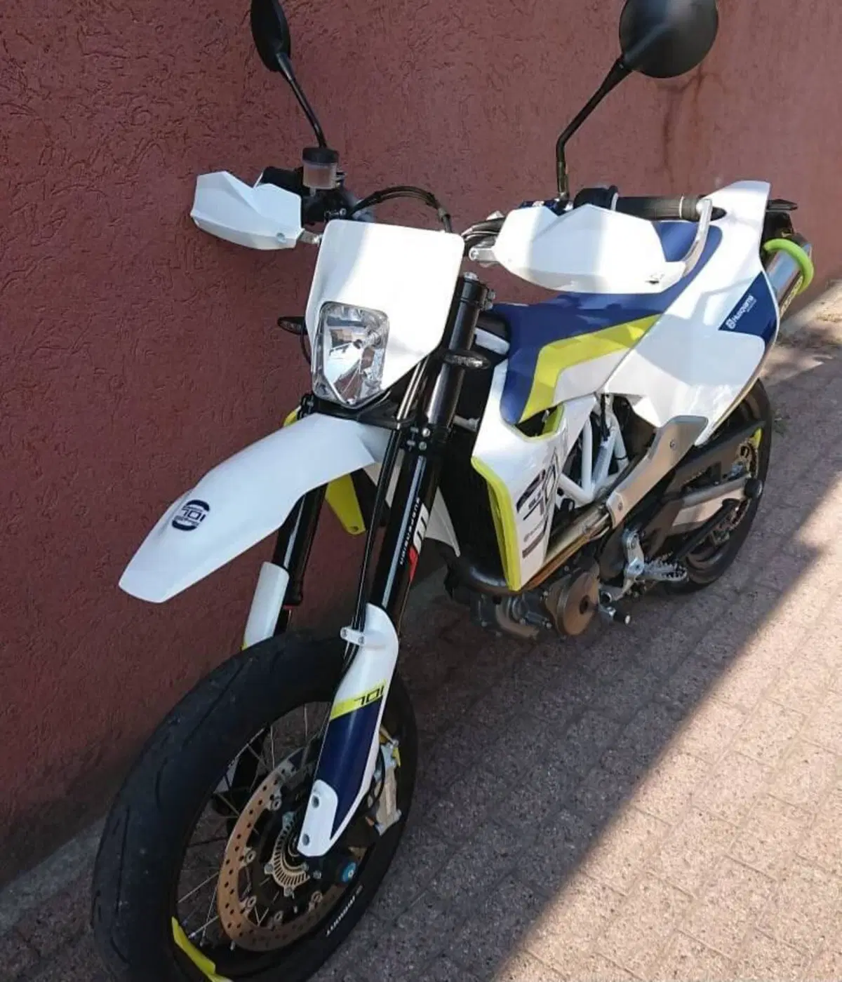 Husqvarna 701 Supermoto (2017 - 19) (5)