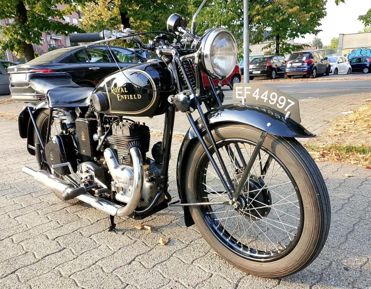 Royal Enfield Turismo (3)