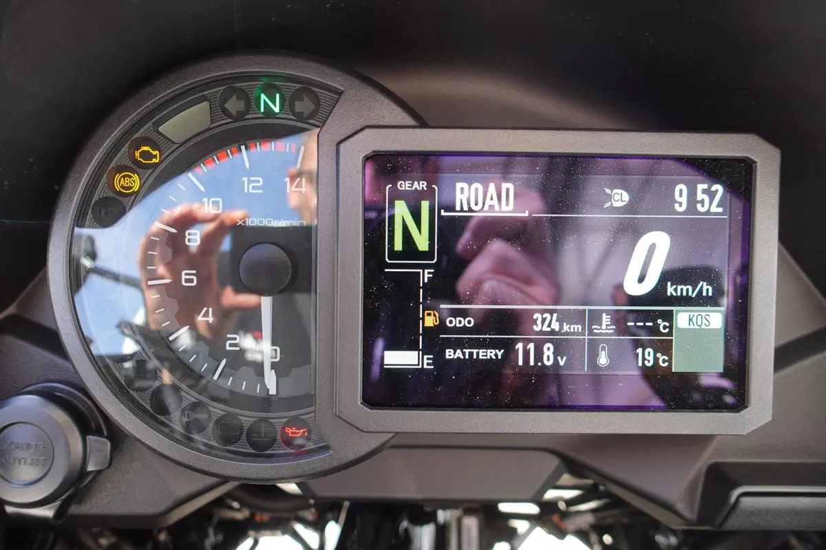 Kawasaki Versys 1100 SE Tourer (2025 - 26) (4)