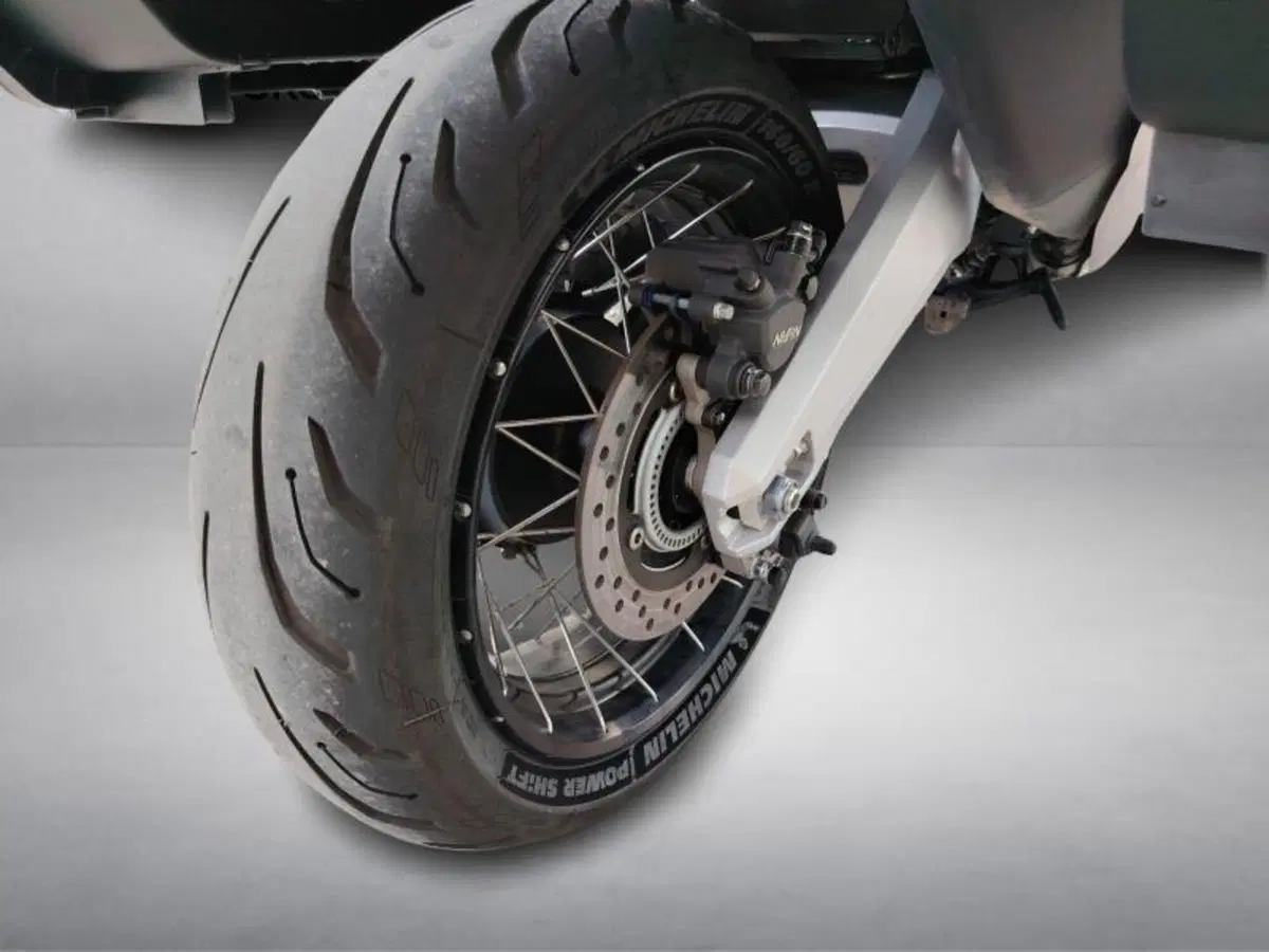 Honda X-ADV 750 Travel (2025 - 26) (15)