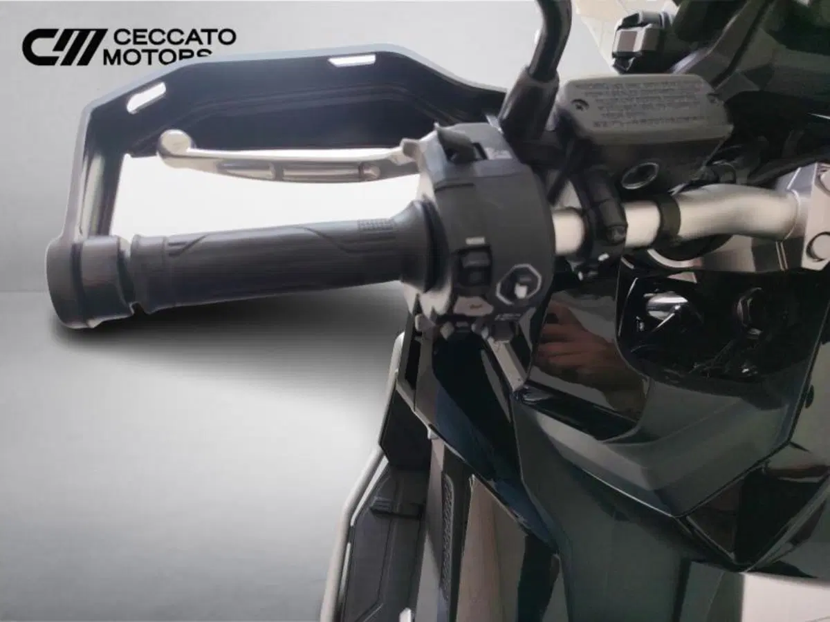 Honda X-ADV 750 Travel (2025 - 26) (12)