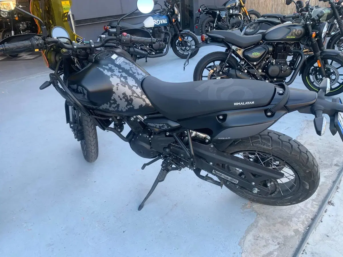 Royal Enfield Himalayan 450 Mana Black (2026) (3)