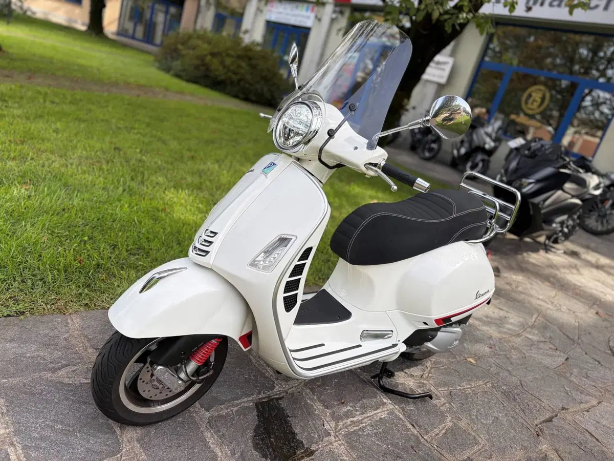 Vespa GTS 300 Hpe (2021 - 22) (2)