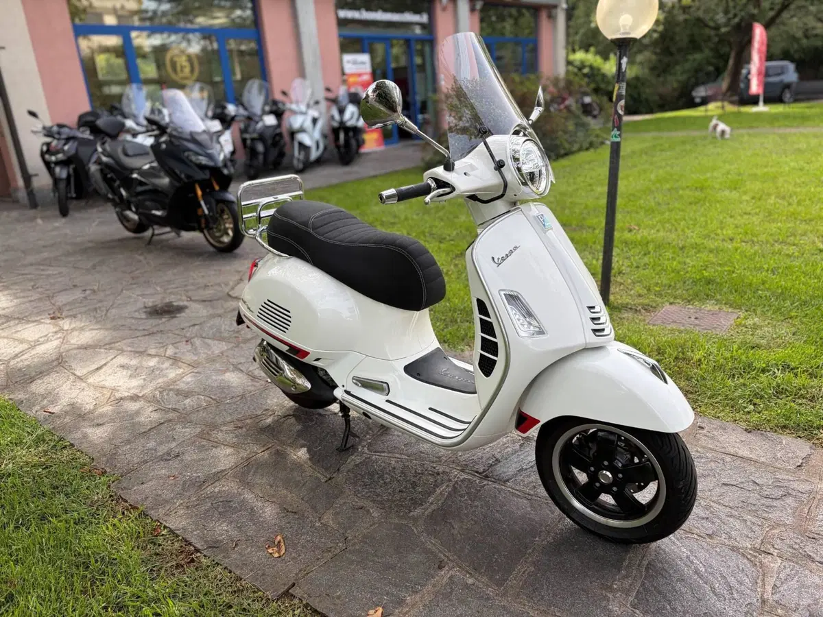 Vespa GTS 300 Hpe (2021 - 22) (4)