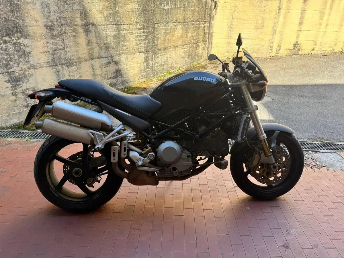 Ducati Monster 1000 (2)