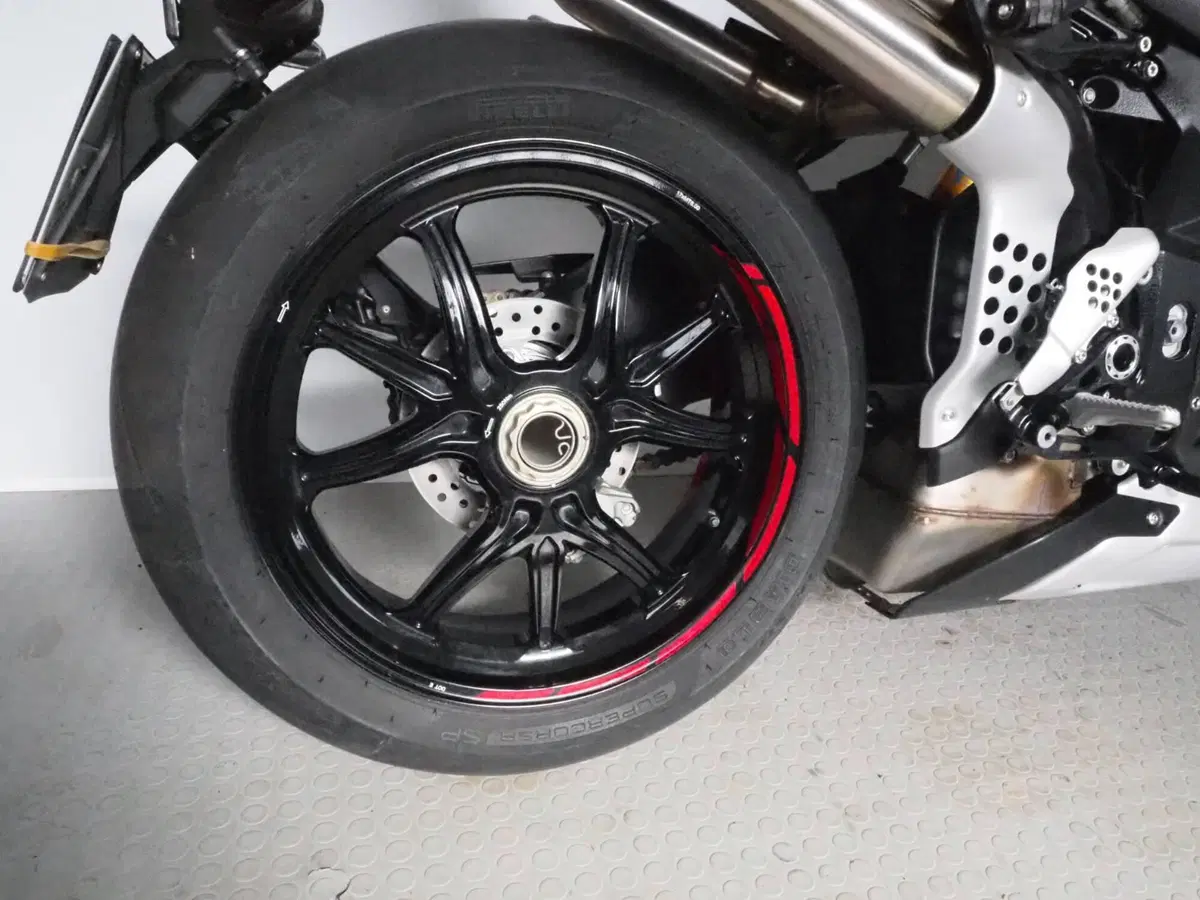 MV Agusta Brutale 1000 RR (2021 - 25) (3)