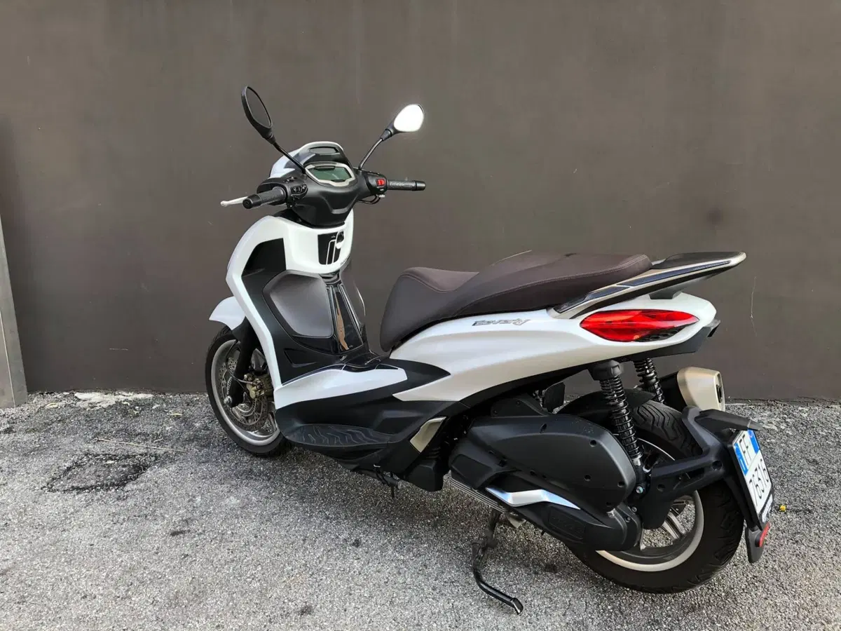 Piaggio Beverly 300 S ABS-ASR (2021 - 25) (3)
