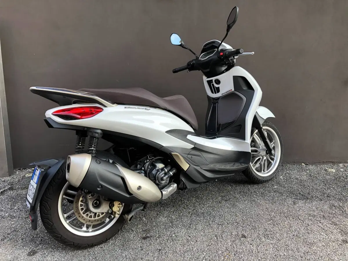 Piaggio Beverly 300 S ABS-ASR (2021 - 25) (2)