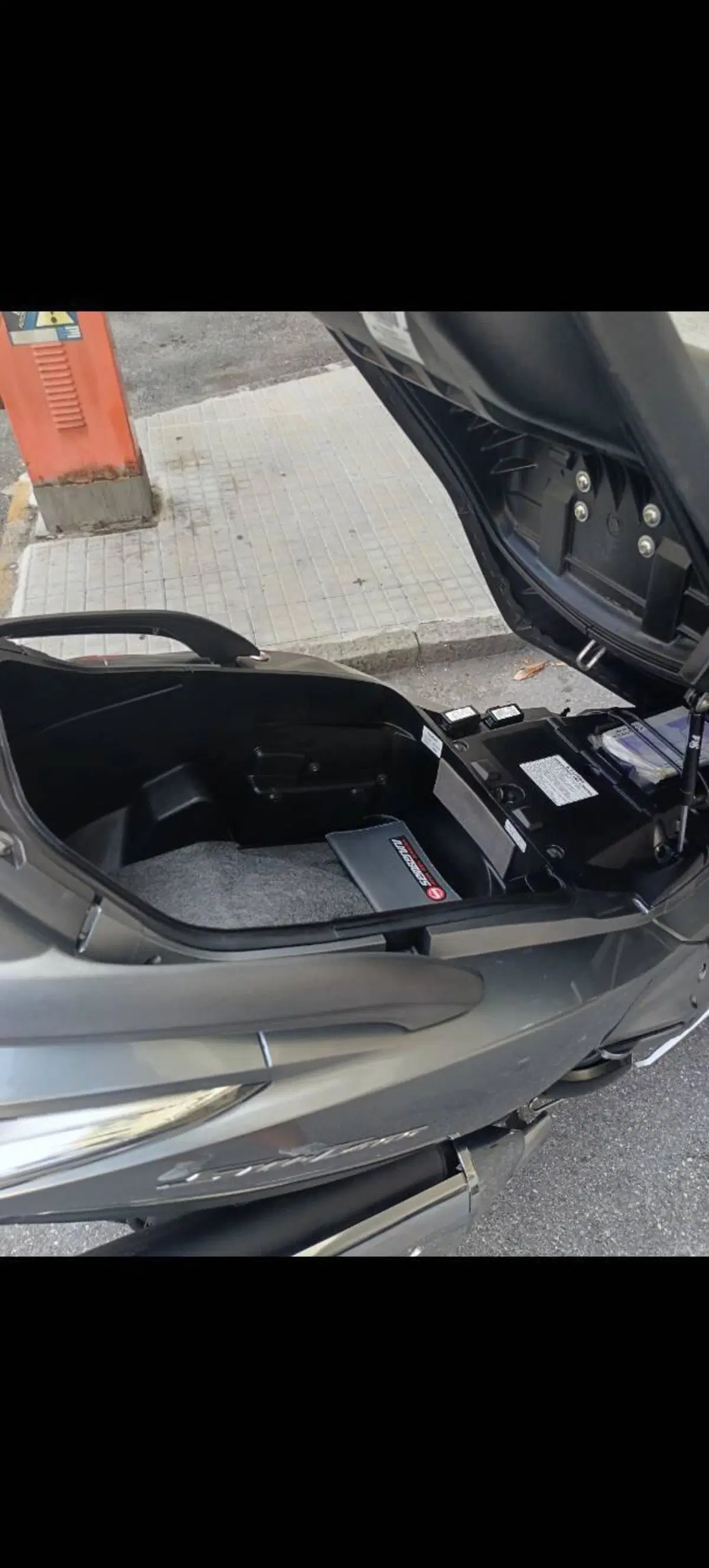 Honda Silver Wing 400 (2006 - 09) (4)