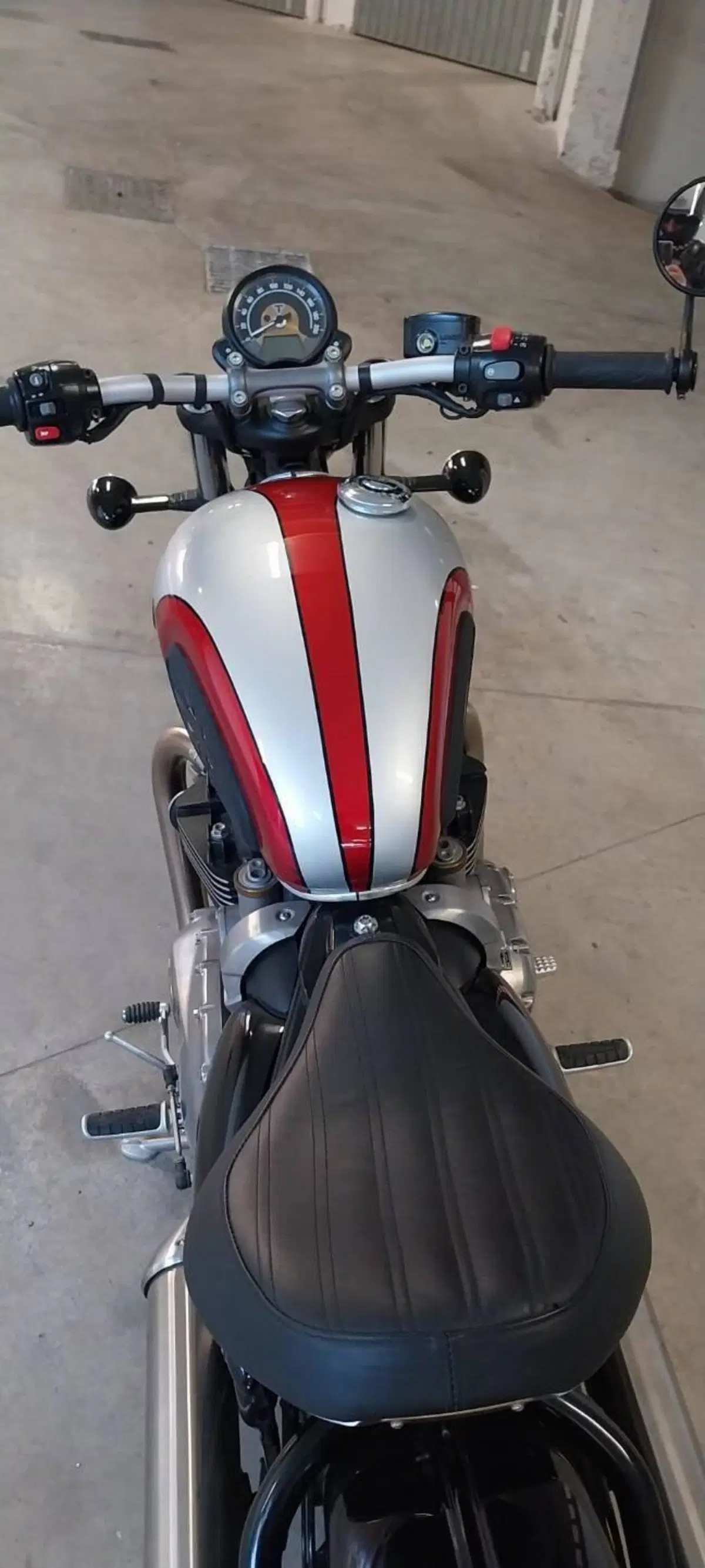Triumph Bonneville Bobber 1200 (2017 - 20) (2)