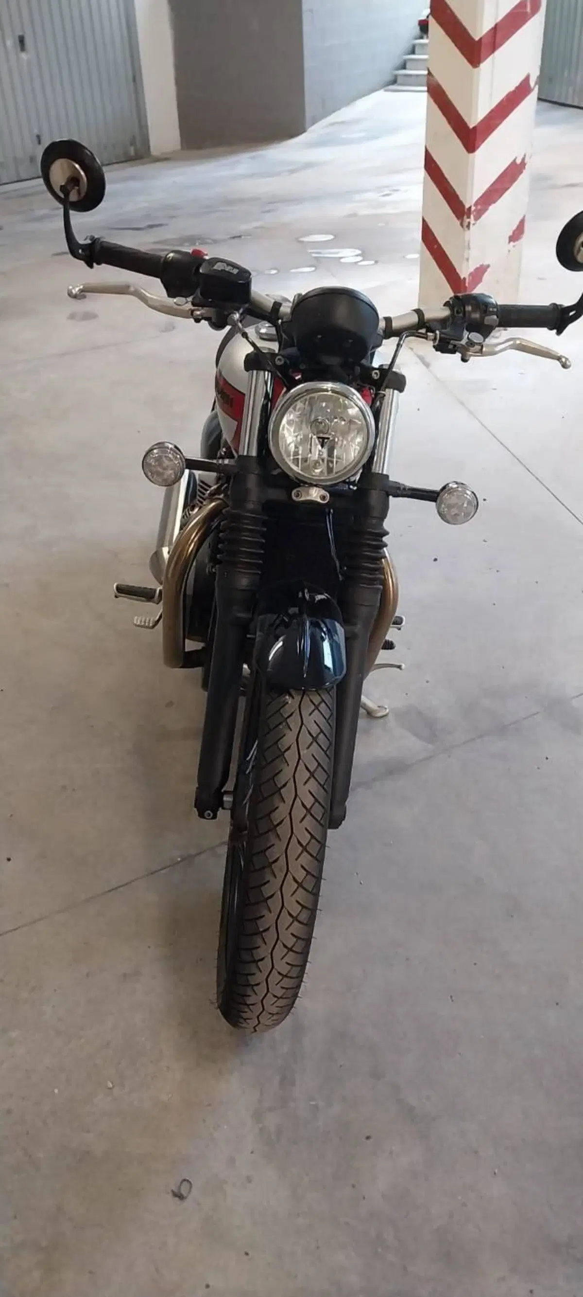 Triumph Bonneville Bobber 1200 (2017 - 20) (3)