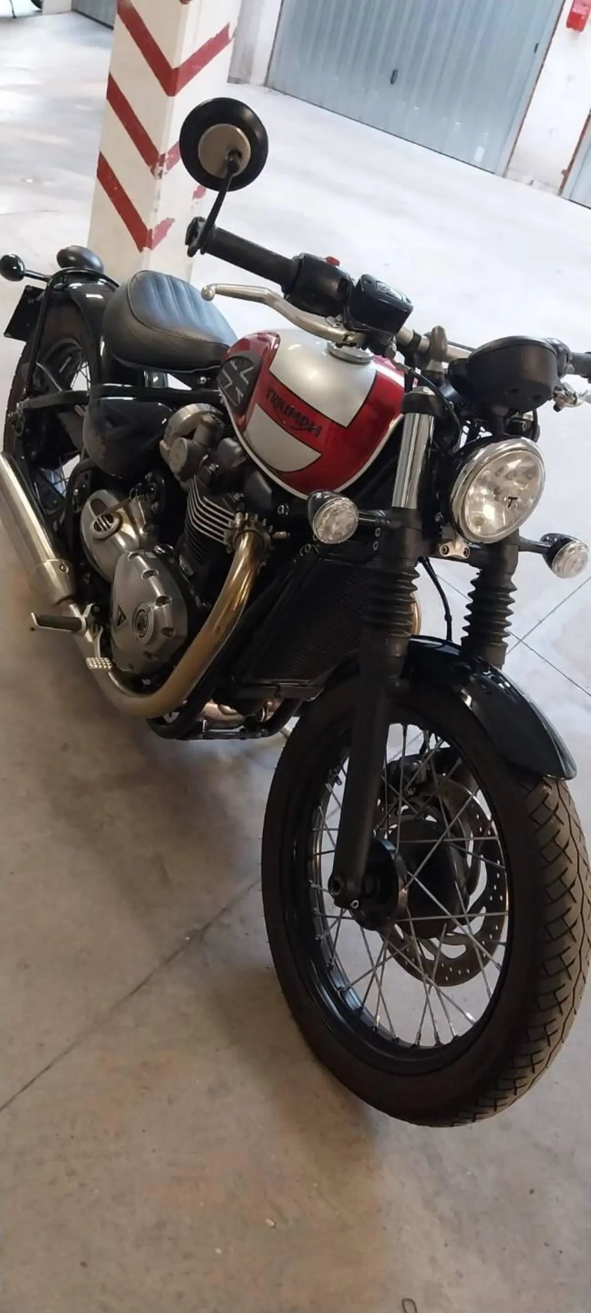 Triumph Bonneville Bobber 1200 (2017 - 20) (4)
