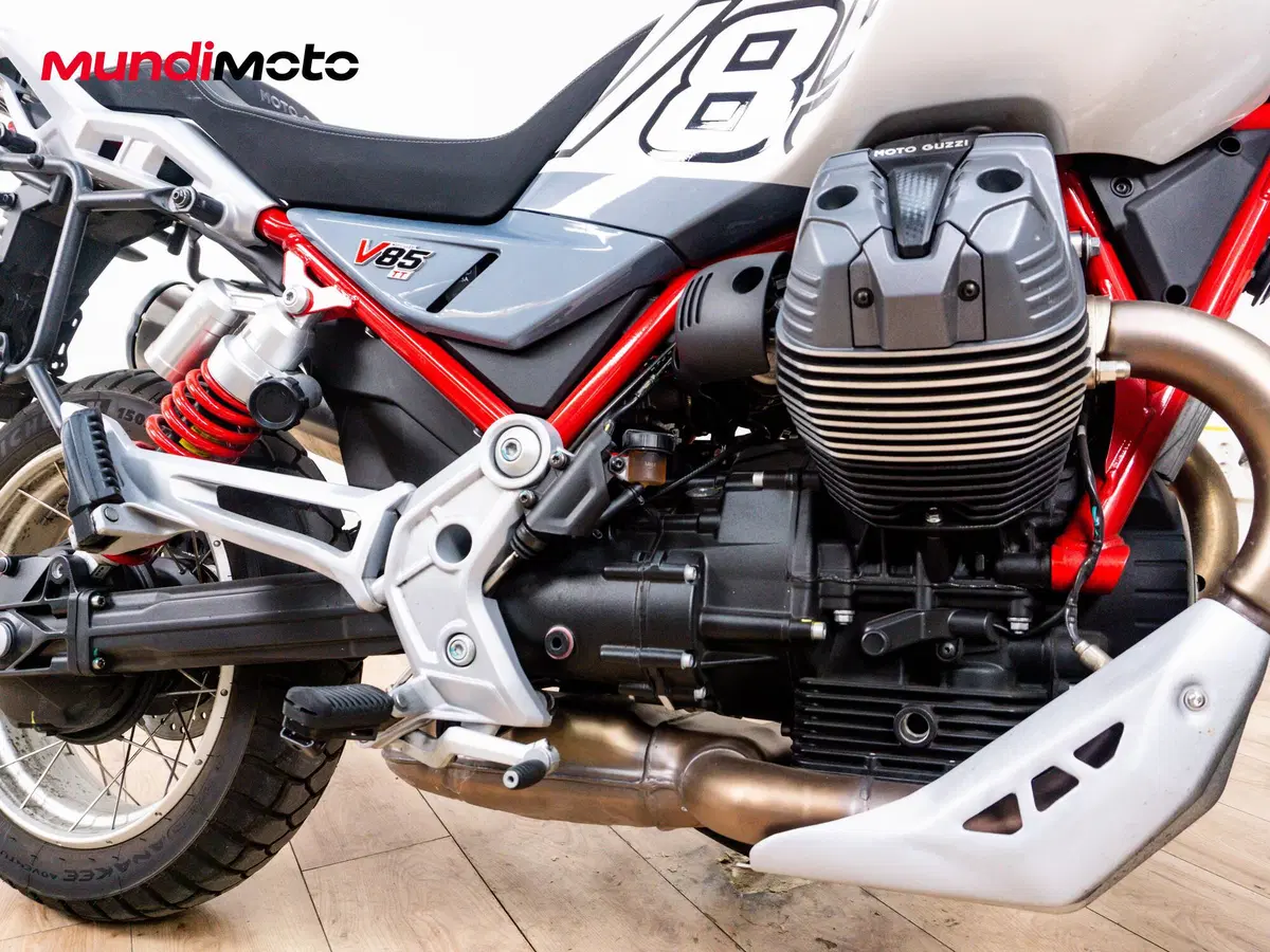 Moto Guzzi V85 TT (2024 - 26) (5)