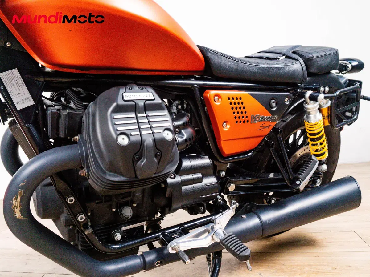 Moto Guzzi V9 Bobber Sport (2019 - 20) (9)