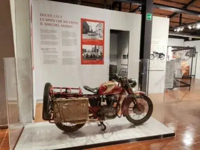 Ducati 175 T, la moto del Giro del Mondo in mostra a Bologna