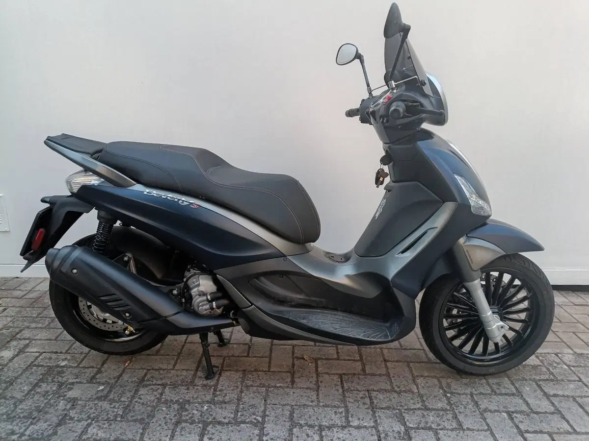 Piaggio Beverly 300 i.e. Street (2020) (5)