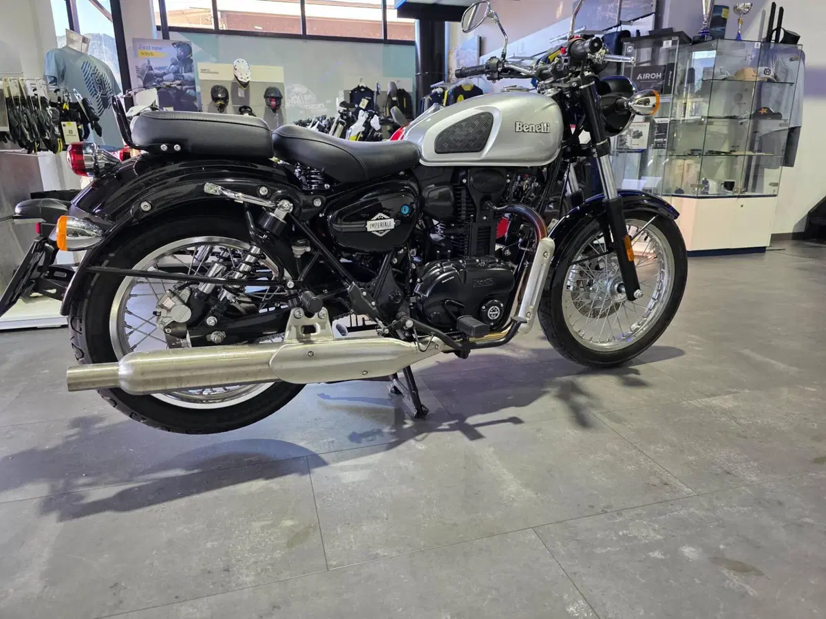 Benelli Imperiale 400 (2021 - 25) (2)