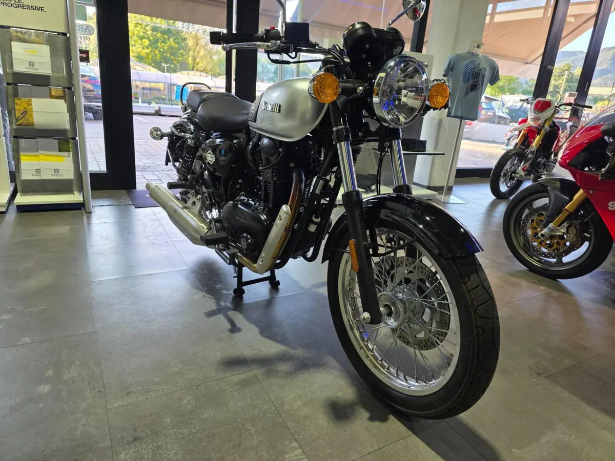 Benelli Imperiale 400 (2021 - 25) (3)