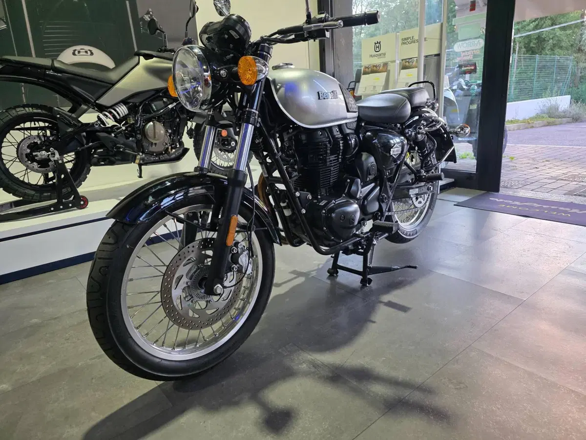 Benelli Imperiale 400 (2021 - 25) (4)