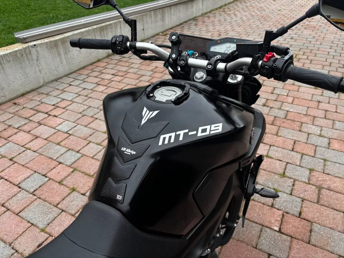 Yamaha MT-09 (2017 - 20) (8)