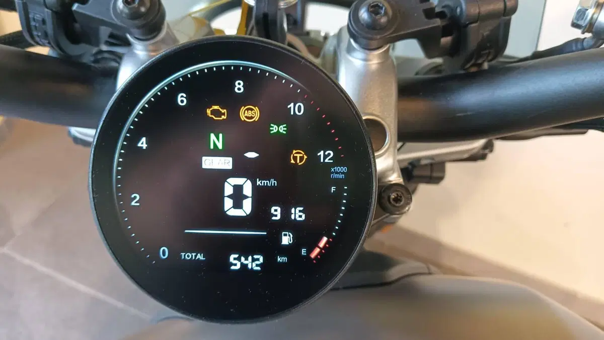 Benelli Leoncino 400 Bobber (2026) (6)