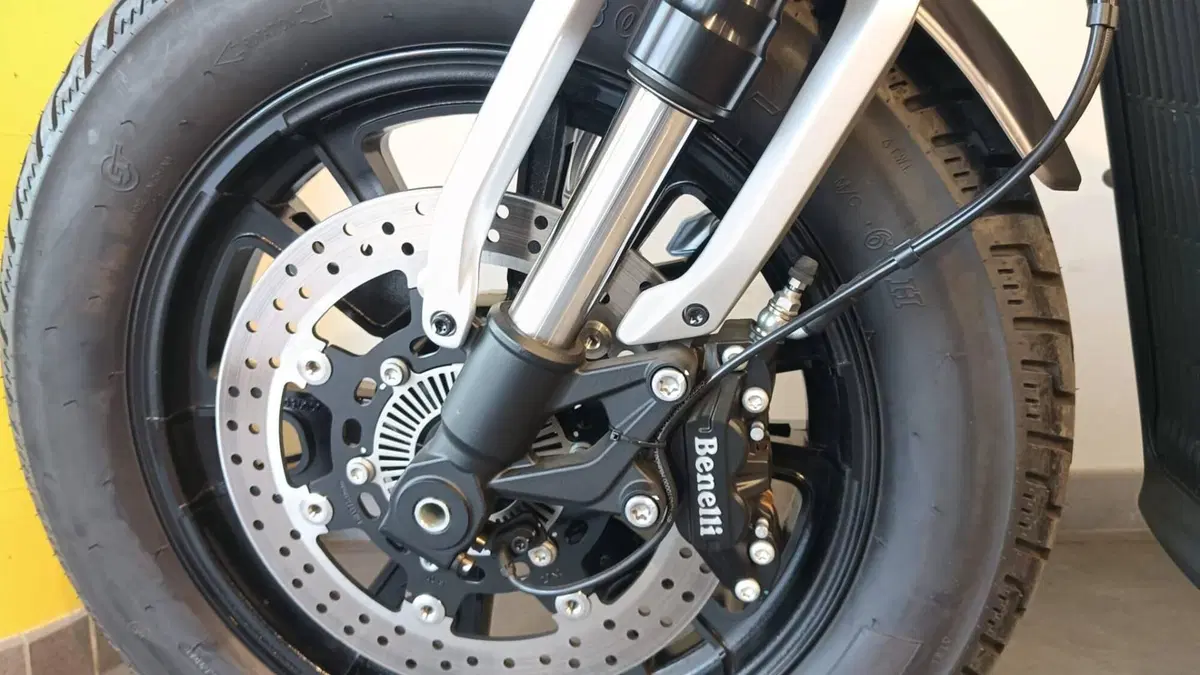 Benelli Leoncino 400 Bobber (2026) (10)