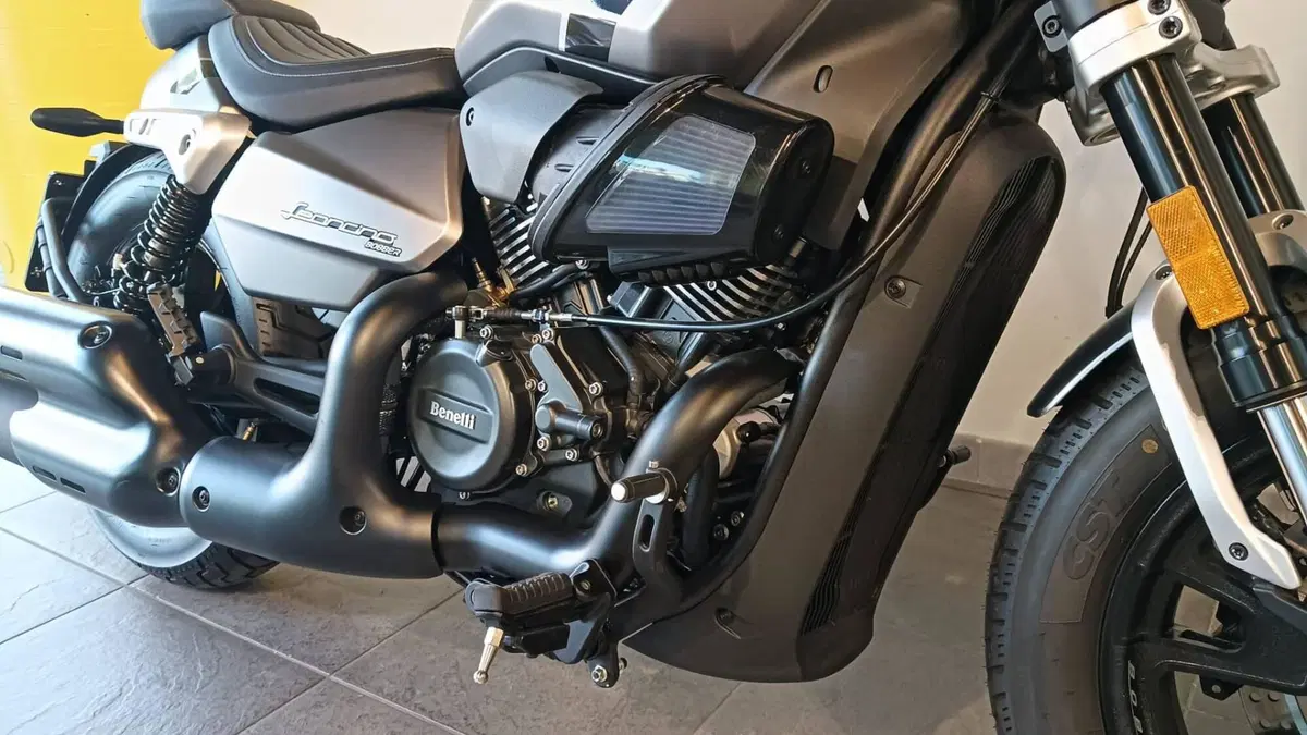Benelli Leoncino 400 Bobber (2026) (11)