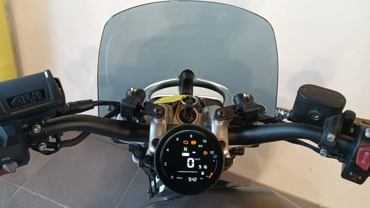 Benelli Leoncino 400 Bobber (2026) (12)