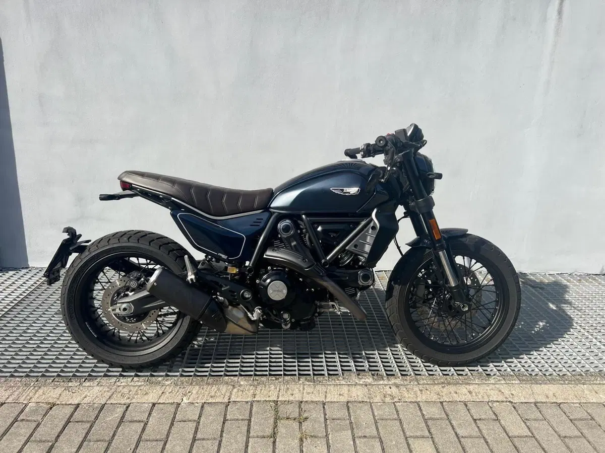 Ducati Scrambler 800 Nightshift (2023 - 24)