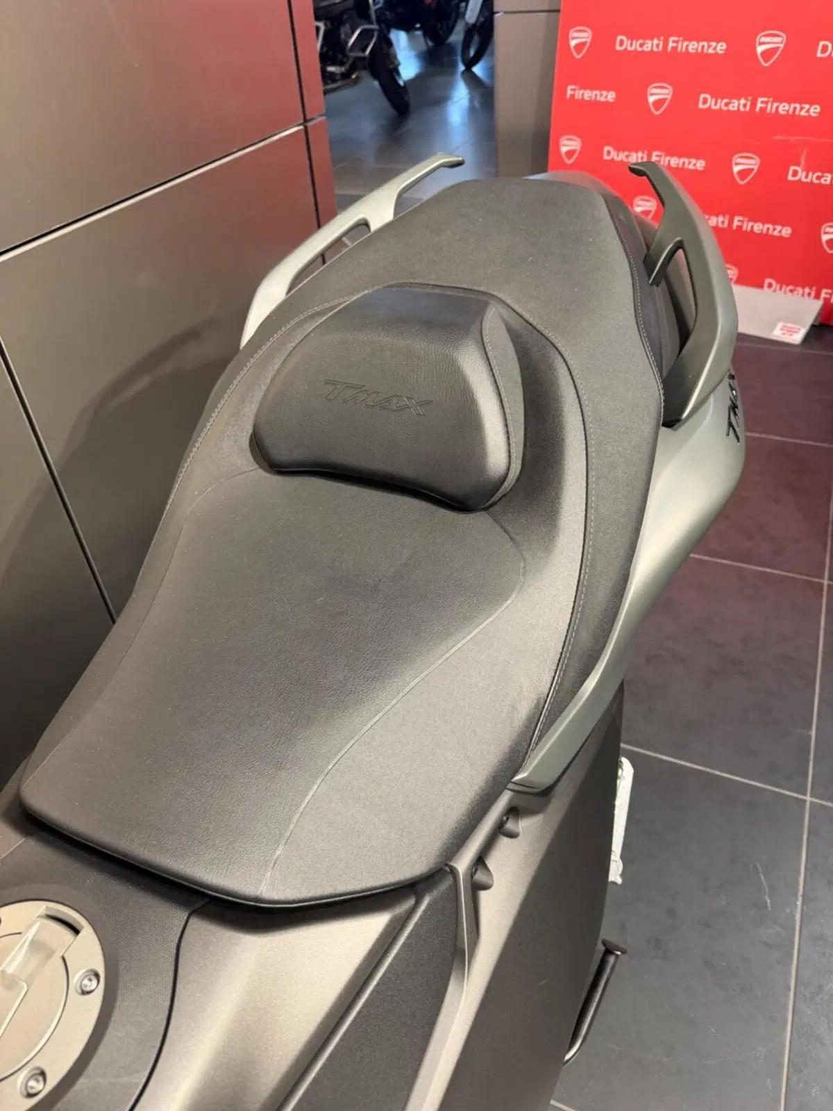 Yamaha T-Max 560 (2025 - 26) (9)