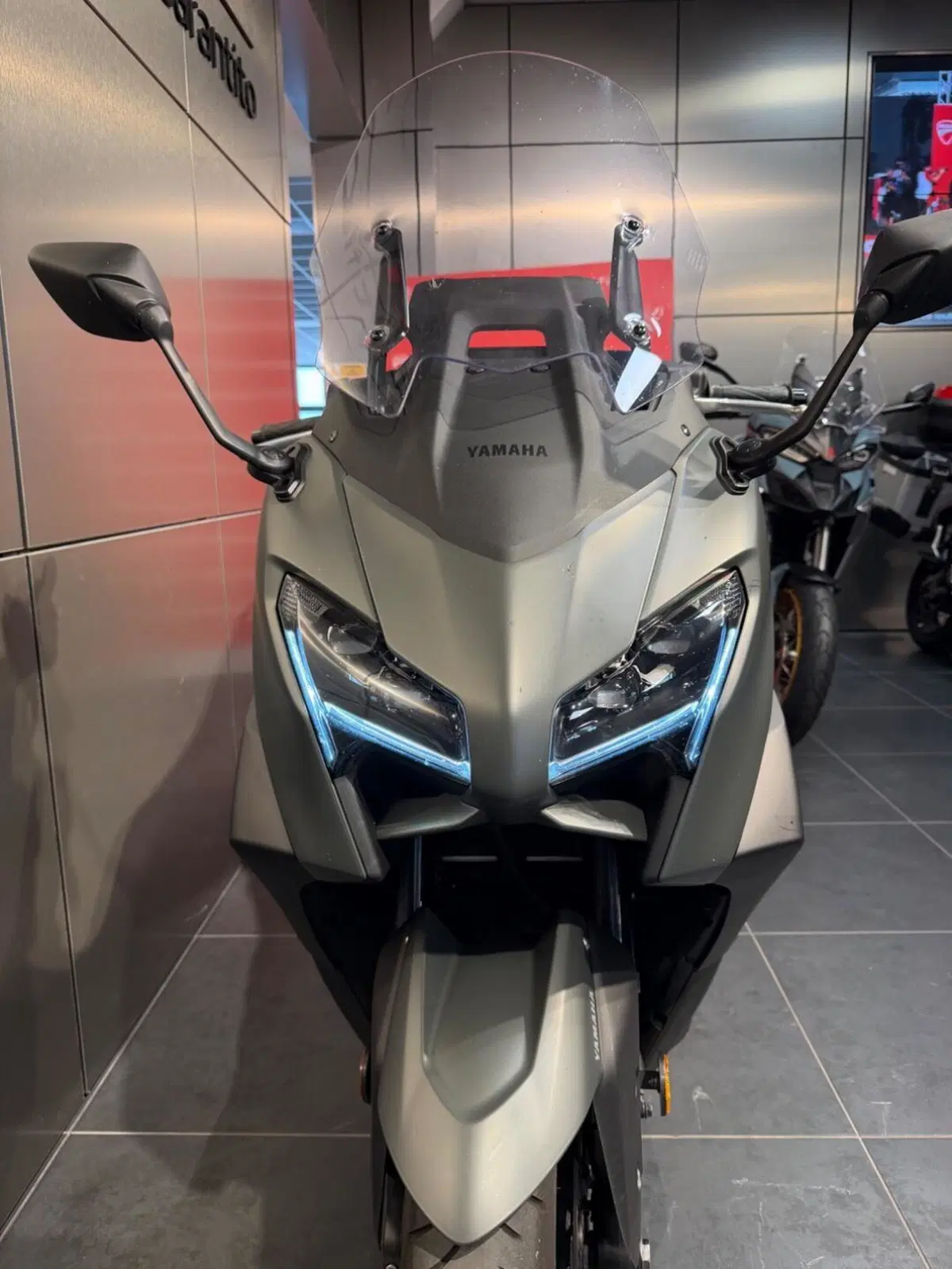 Yamaha T-Max 560 (2025 - 26) (10)