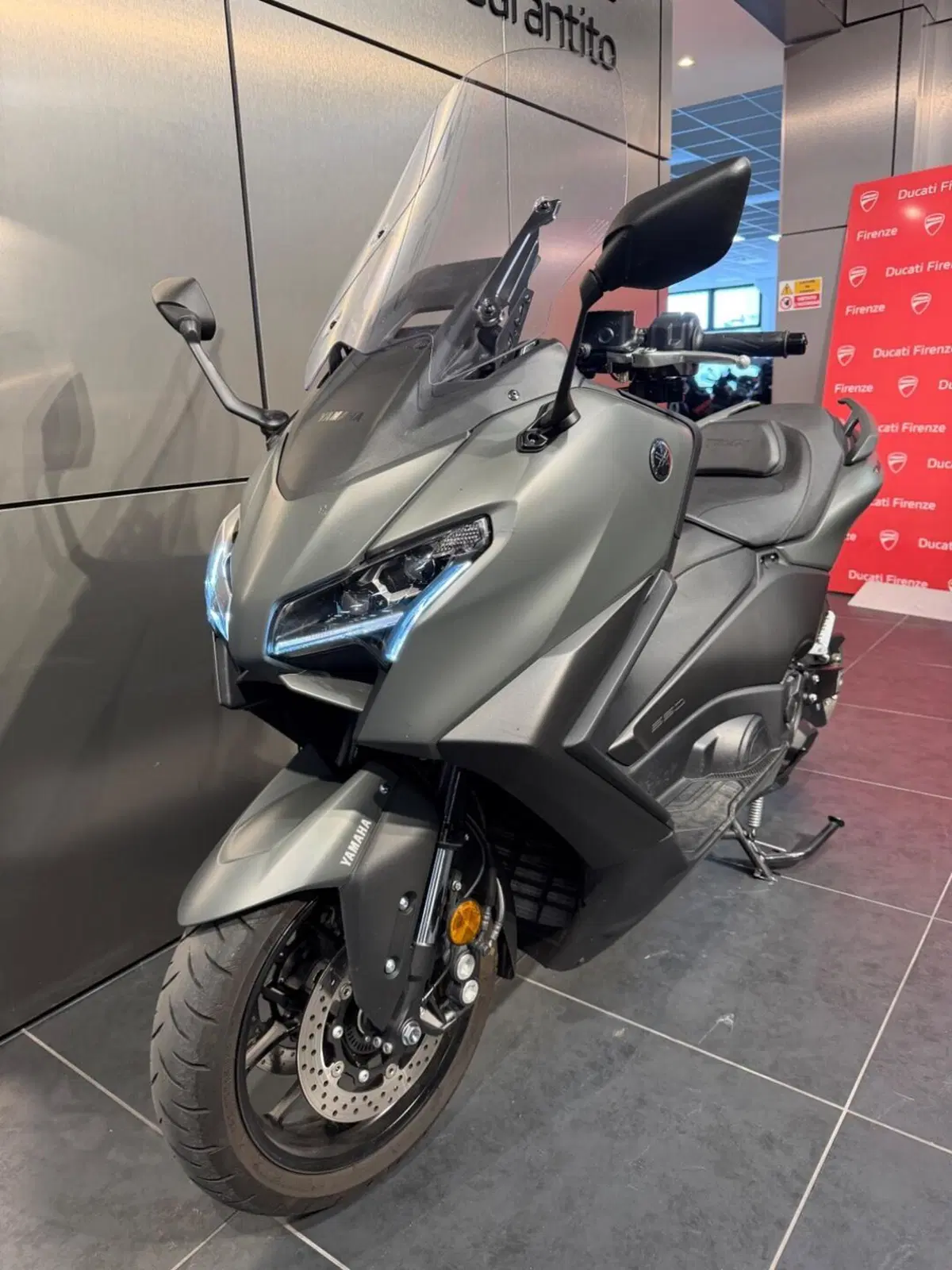 Yamaha T-Max 560 (2025 - 26) (11)