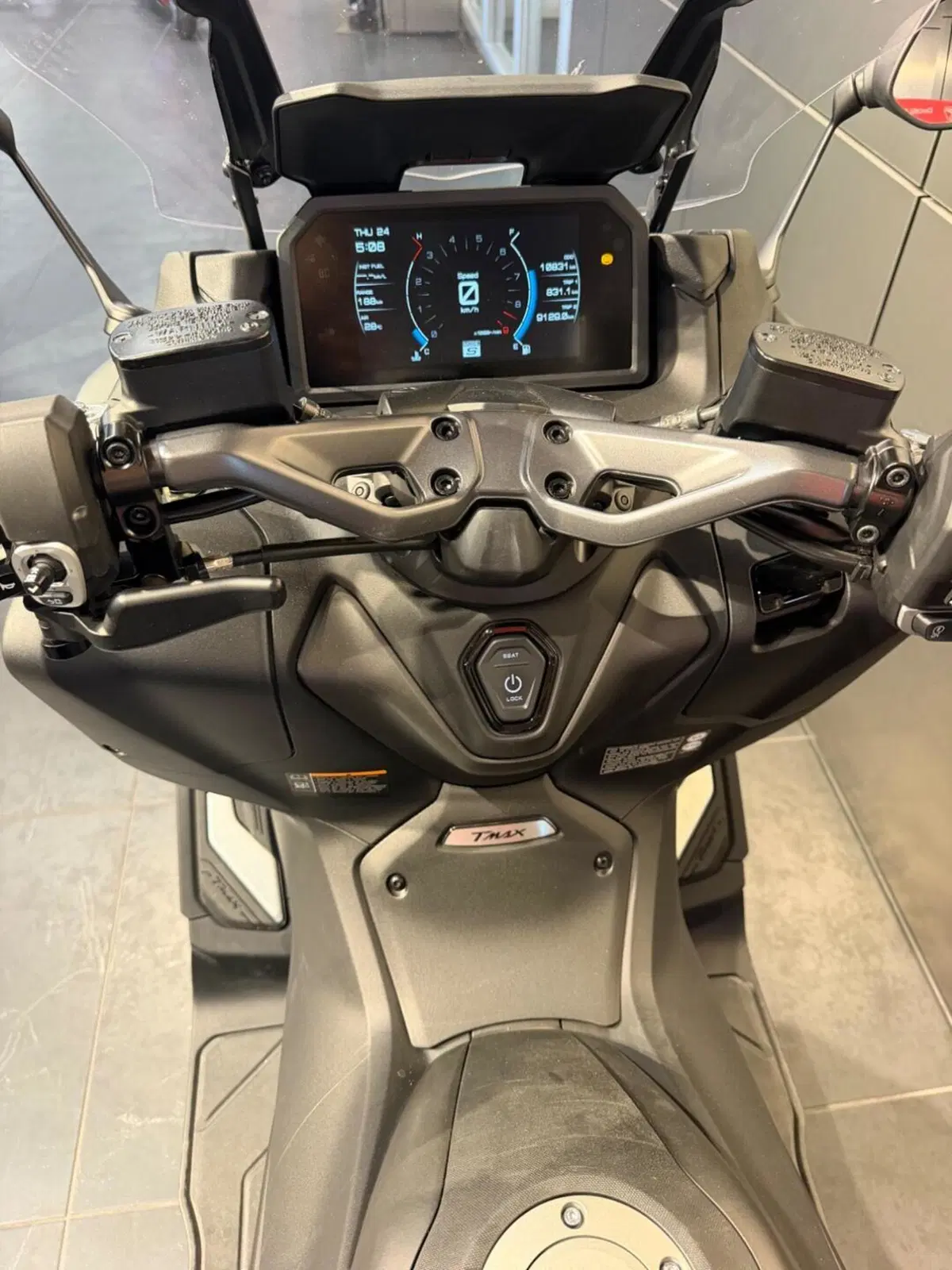 Yamaha T-Max 560 (2025 - 26) (14)