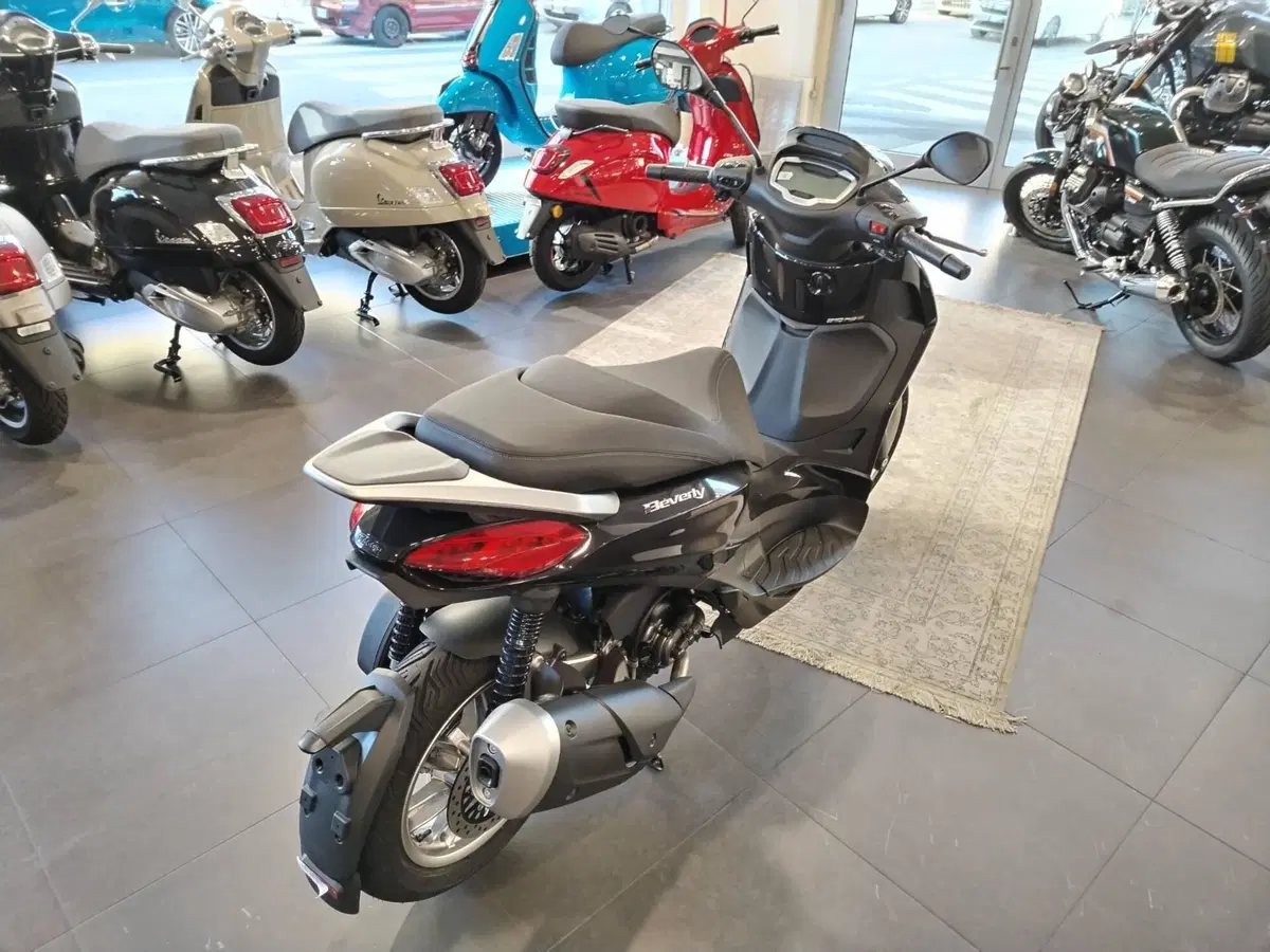 Piaggio Beverly 310 (2025 - 26) (3)