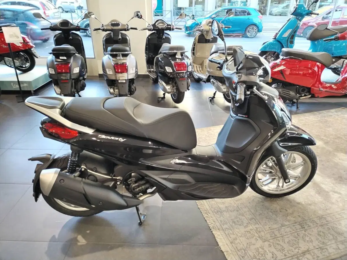 Piaggio Beverly 310 (2025 - 26) (4)
