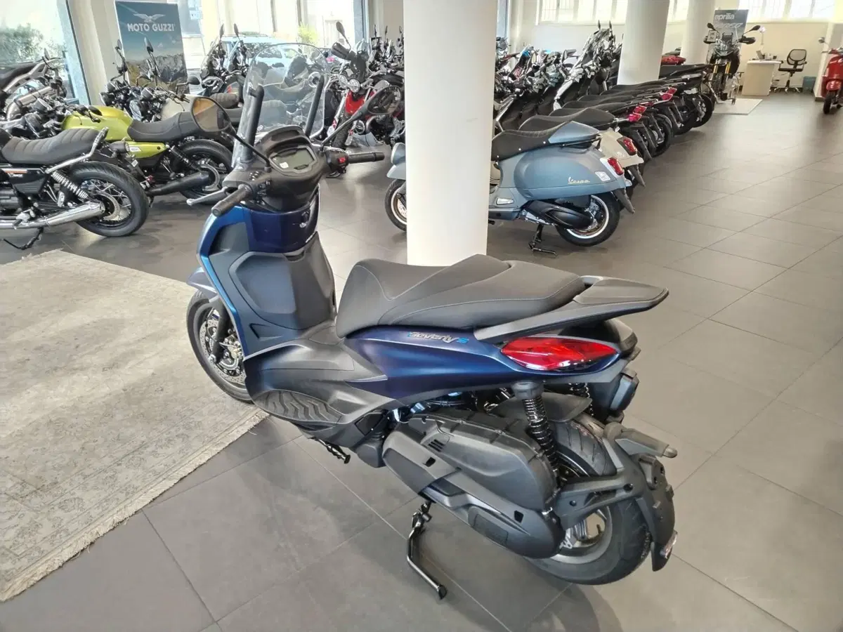 Piaggio Beverly 400 S (2025 - 26) (2)